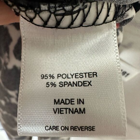 New York & Company medium stretch top - Picture 4 of 8